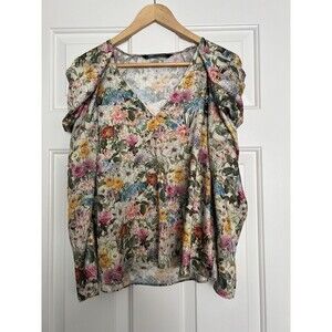 Zara Blouse Floral Garden Vneck Puff sleeve size medium